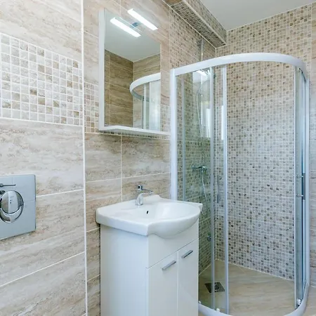 Nikolina - Double With Balcony And Sea View Apartment